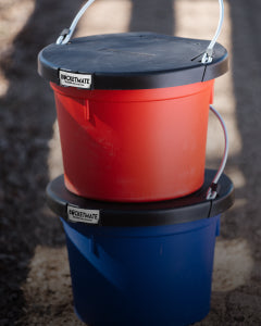 Flat back bucket lid